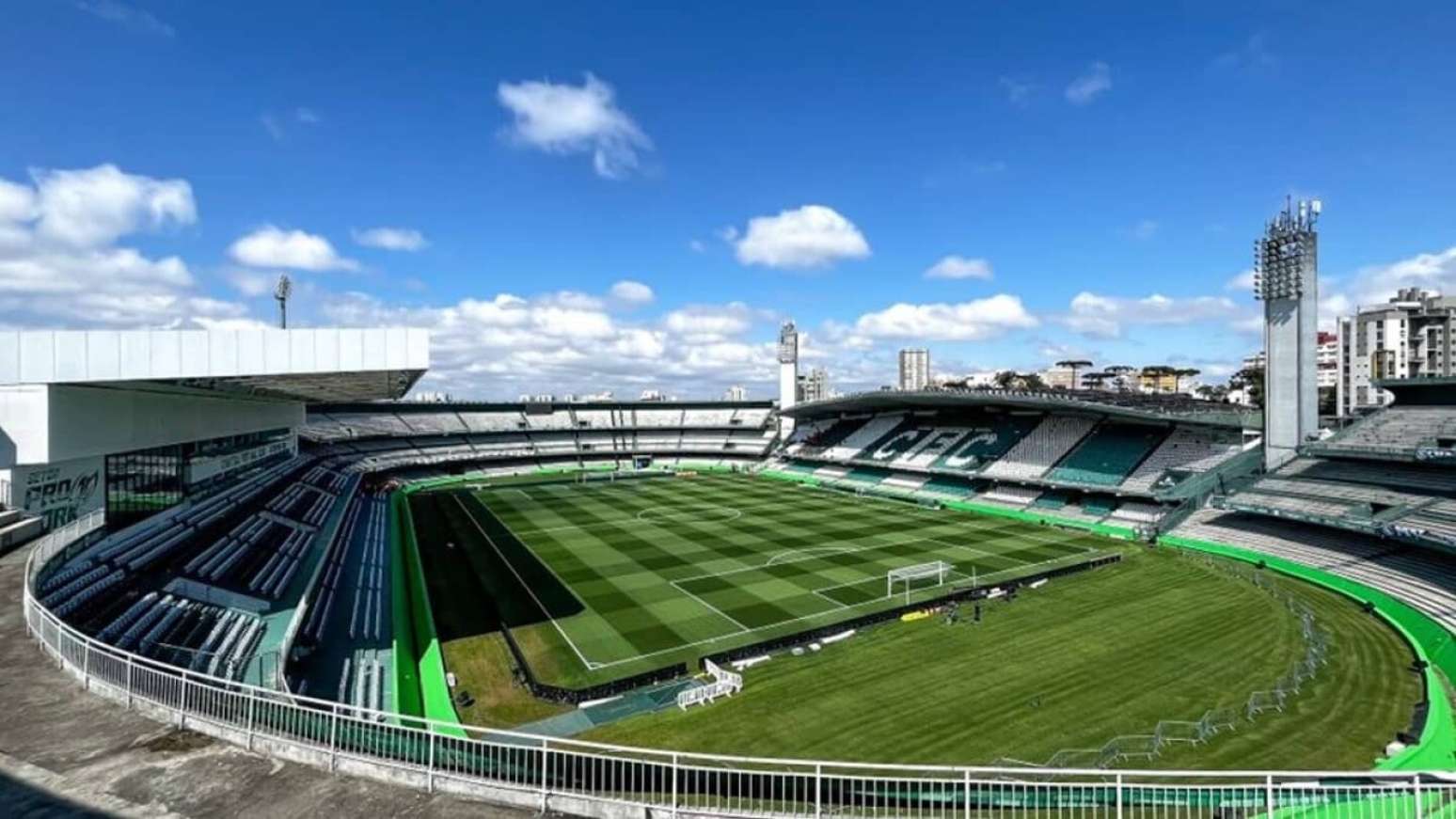 Coritiba e Santos finalizam detalhes para amistoso no Couto Pereira