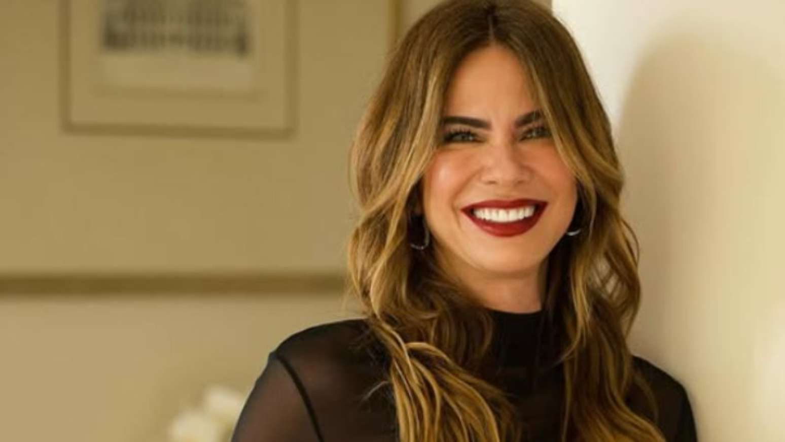 Luciana Gimenez desabafa sobre perda da voz após cirurgia: 'Bem frustrante'