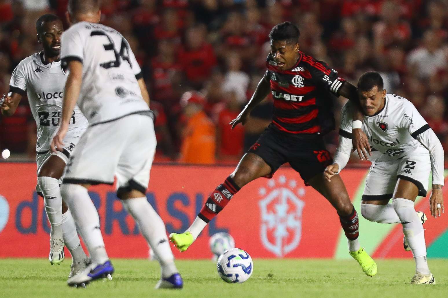 Flamengo vence o Botafogo-PB na Copa do Brasil com gol de estreante