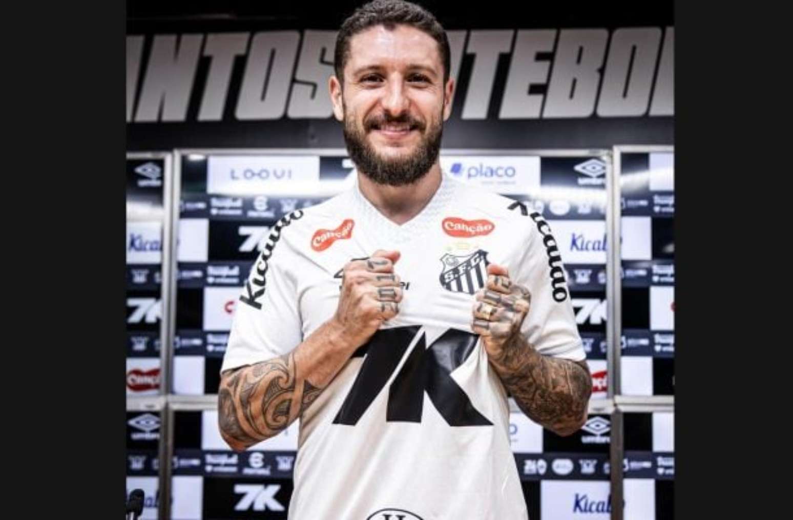 Ze Raphael Apresentado no Santos, Zé Rafael afirma que pensou em encerrar a carreira