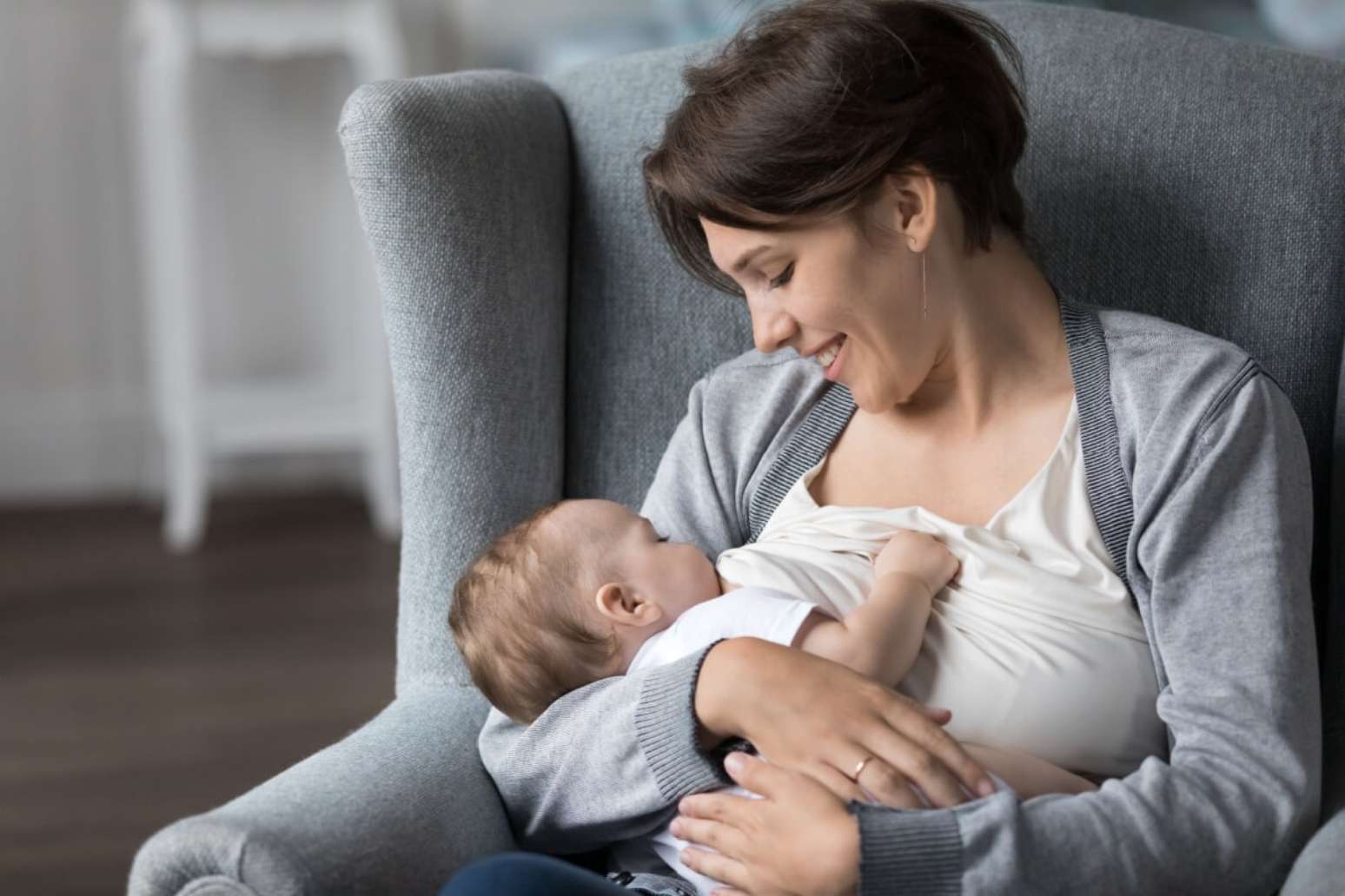 Sonhar com bebê no colo: entenda o que pode significar