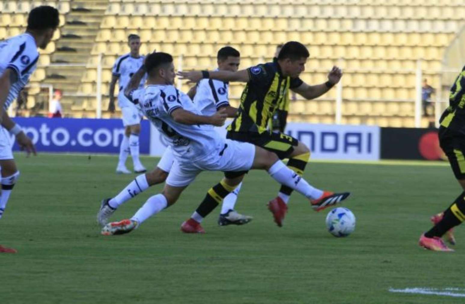 Central Córdoba bate Táchira na Venezuela e pressiona Flamengo na ...