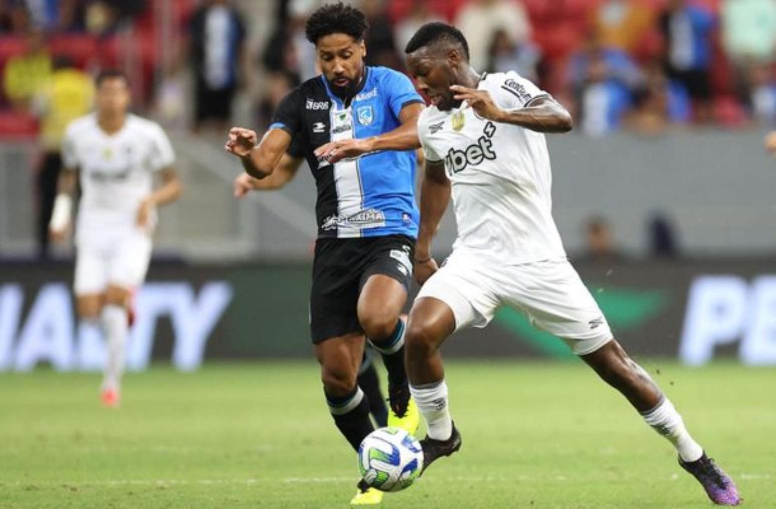 Sonolento, Botafogo avança às oitavas da Copa BR com derrota para o Capital