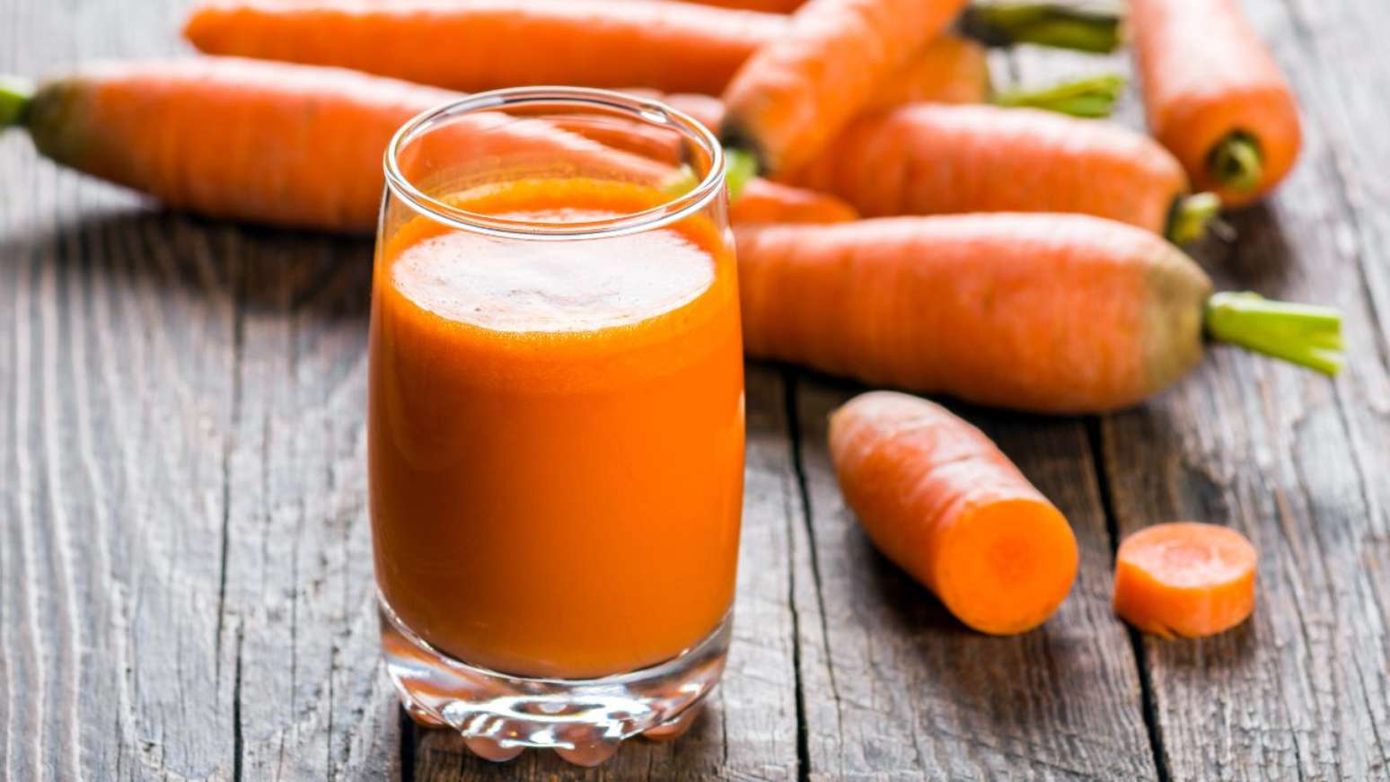 Quais são os benefícios do suco de cenoura para o corpo? Saiba mais!