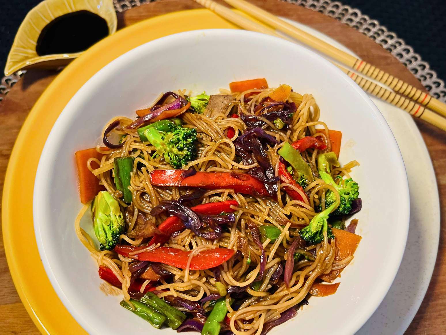 Yakissoba sem trigo com carne e legumes na panela: rapidinho