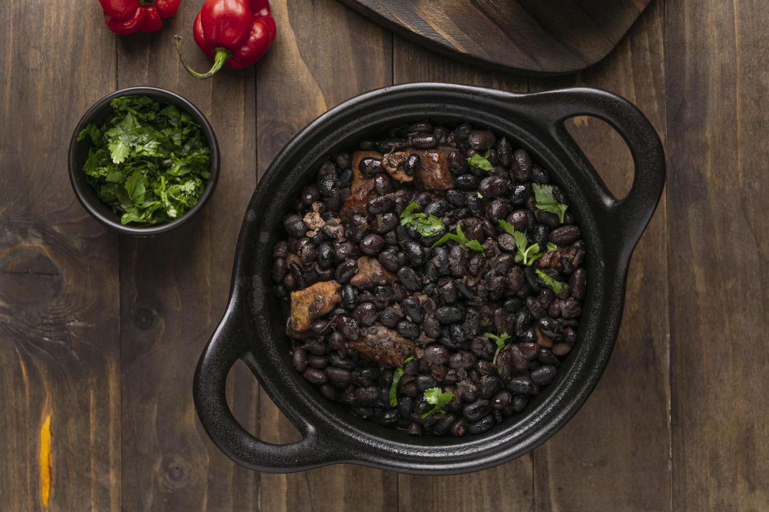 Cozinhar feijão com beterraba faz mal? Entenda