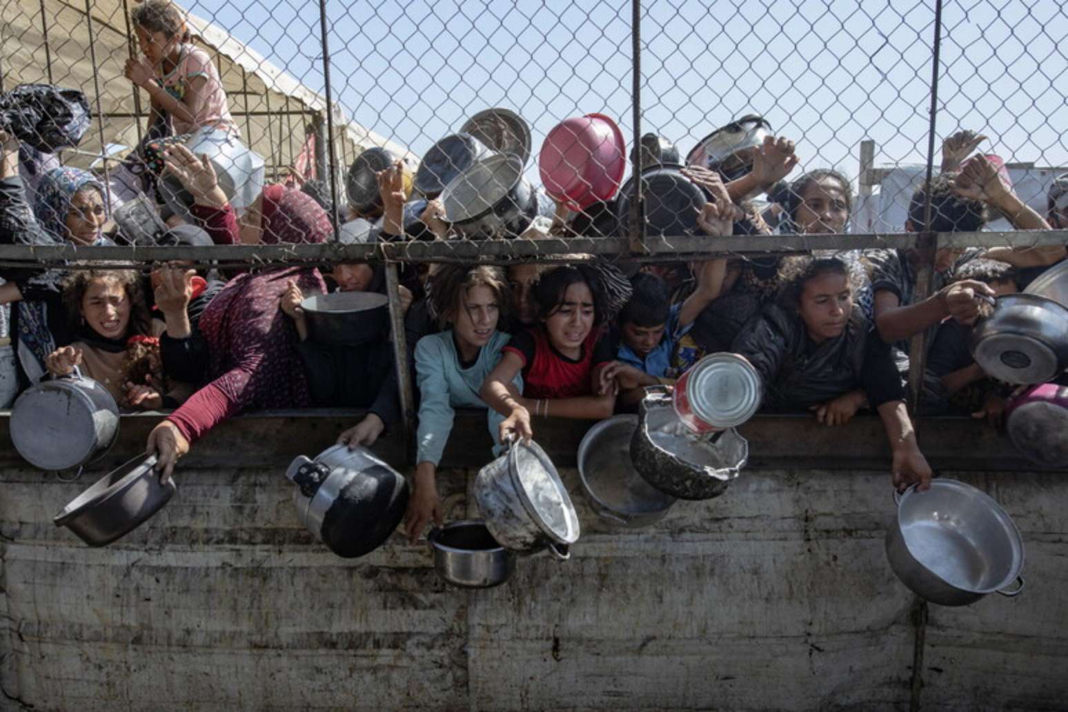 Israel mata quase 100 palestinos em Gaza em 24 horas