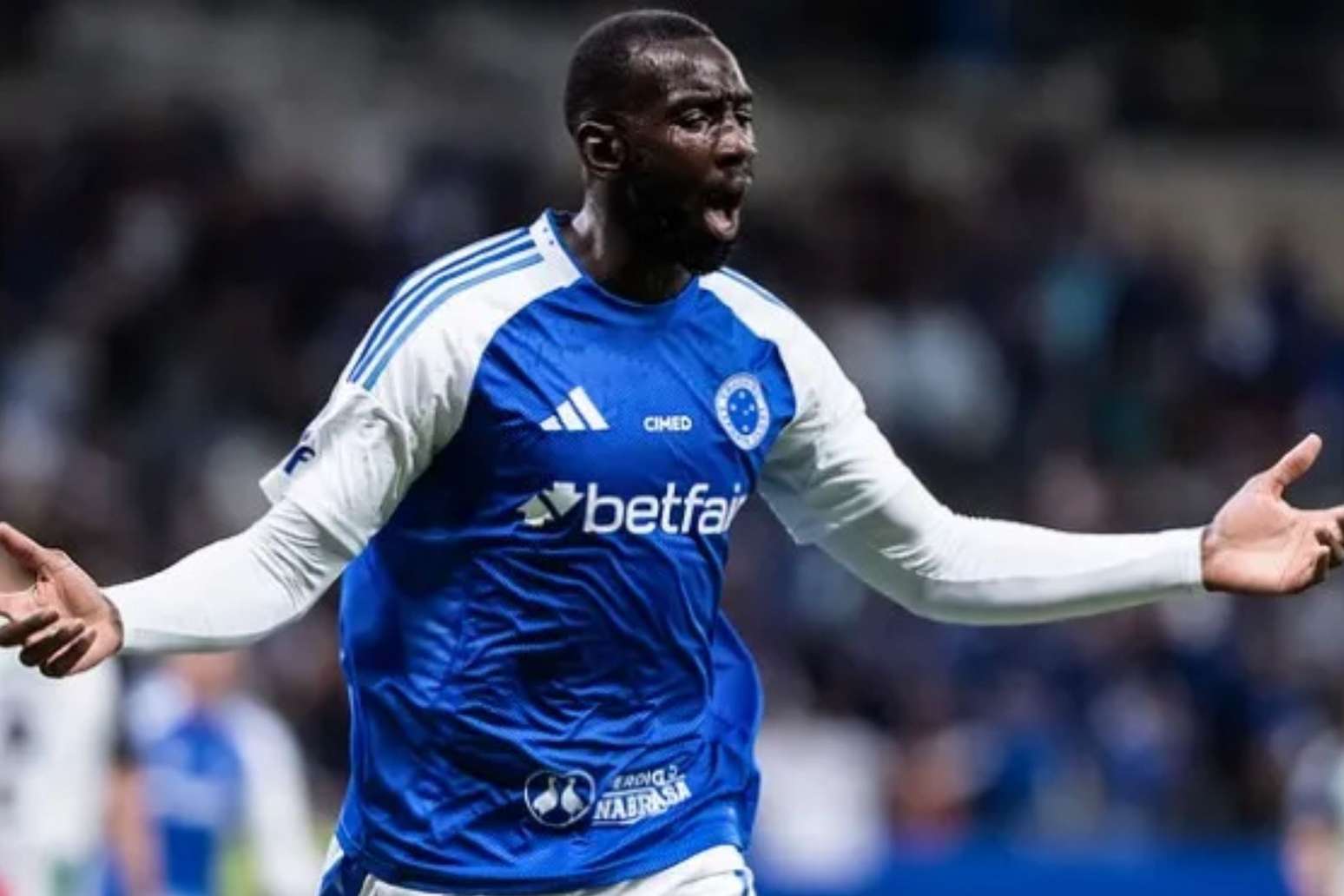 Vídeo: comemoração de Bolasie após vitória do Cruzeiro viraliza