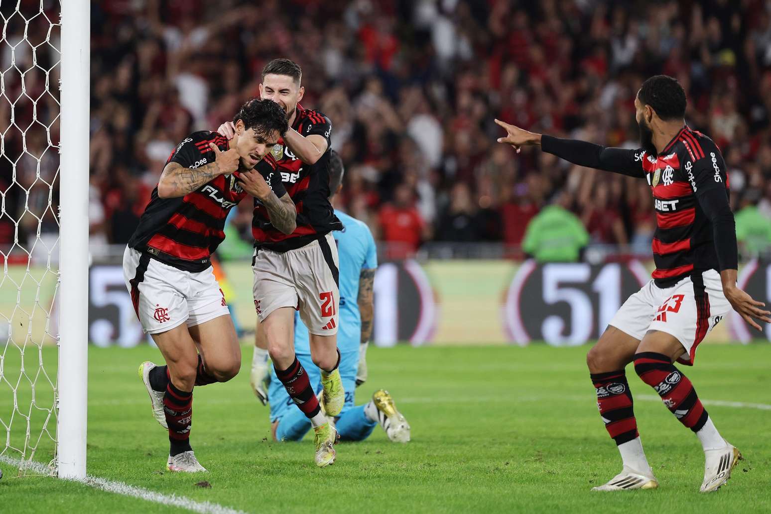 Flamengo vence Fla-Flu com gol de Pedro e segue buscando a liderança