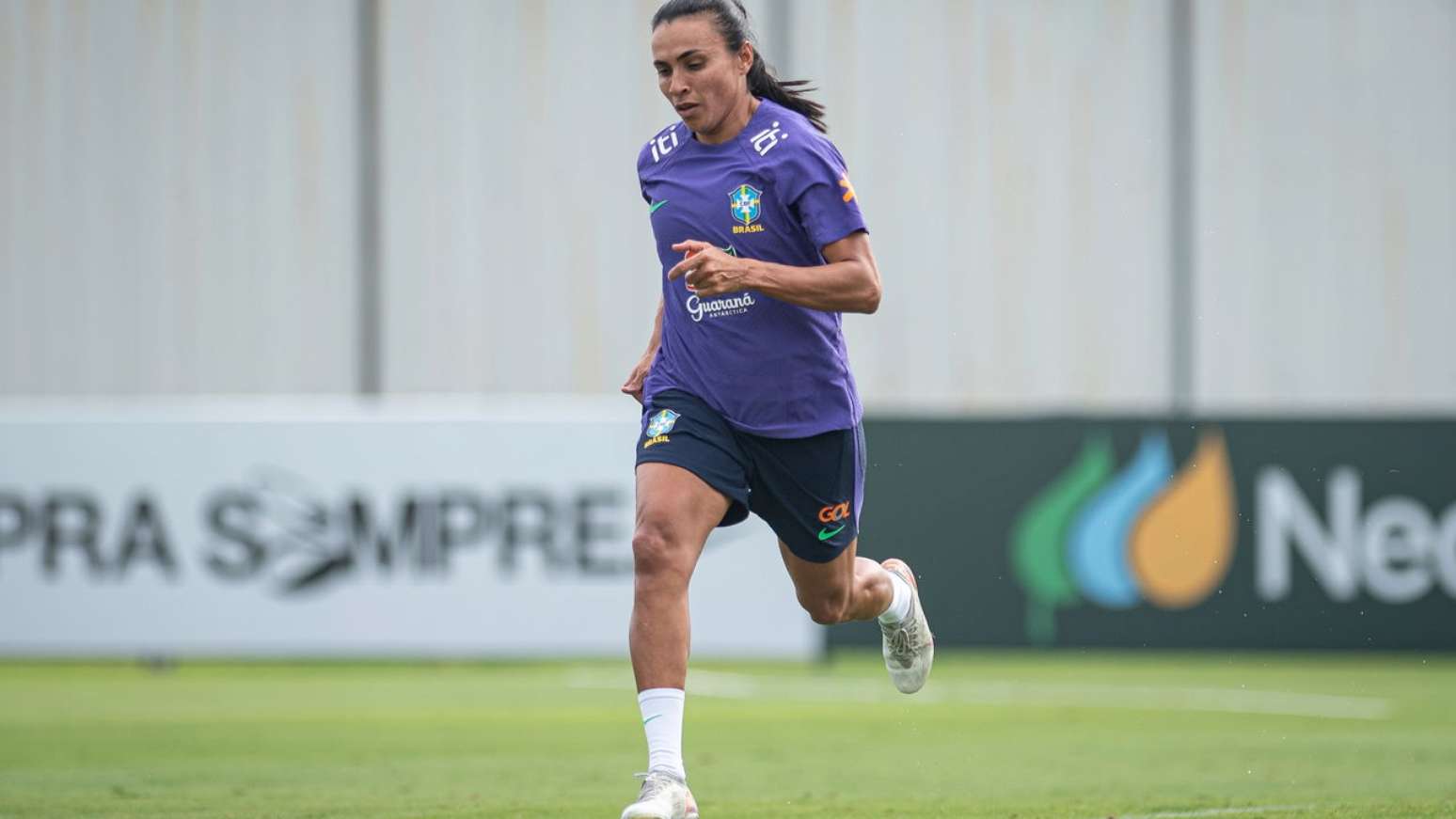Quem é Marta, jogadora considerada a "Rainha do Futebol"?