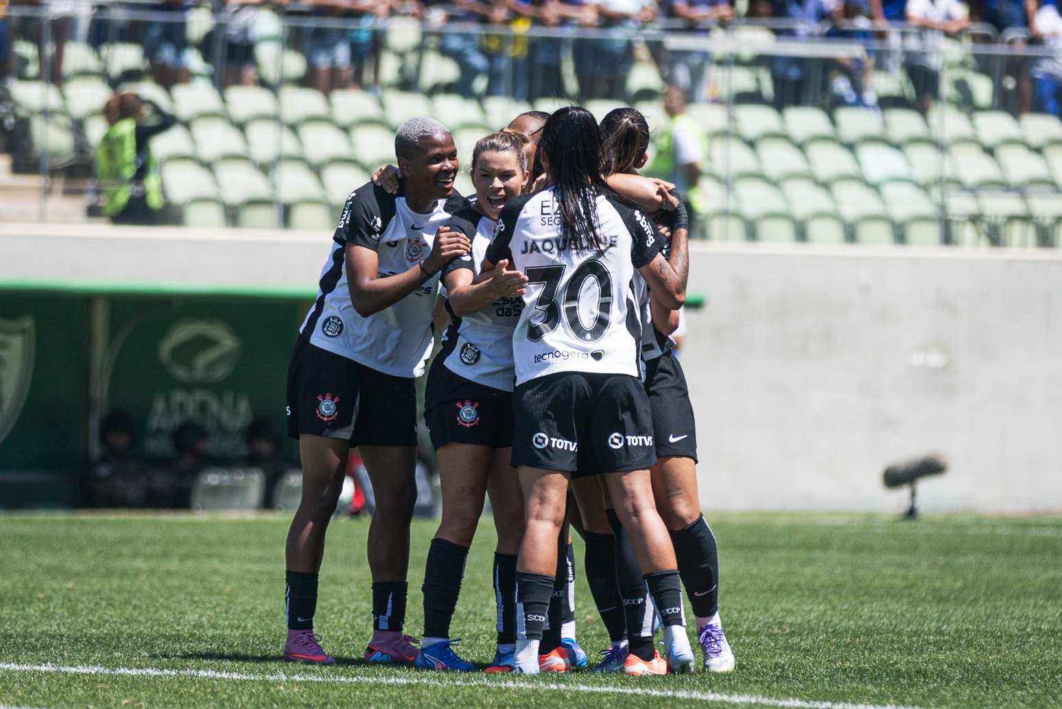 Sucesso do Corinthians no Futebol Feminino: Hegemonia, Títulos e Torcida