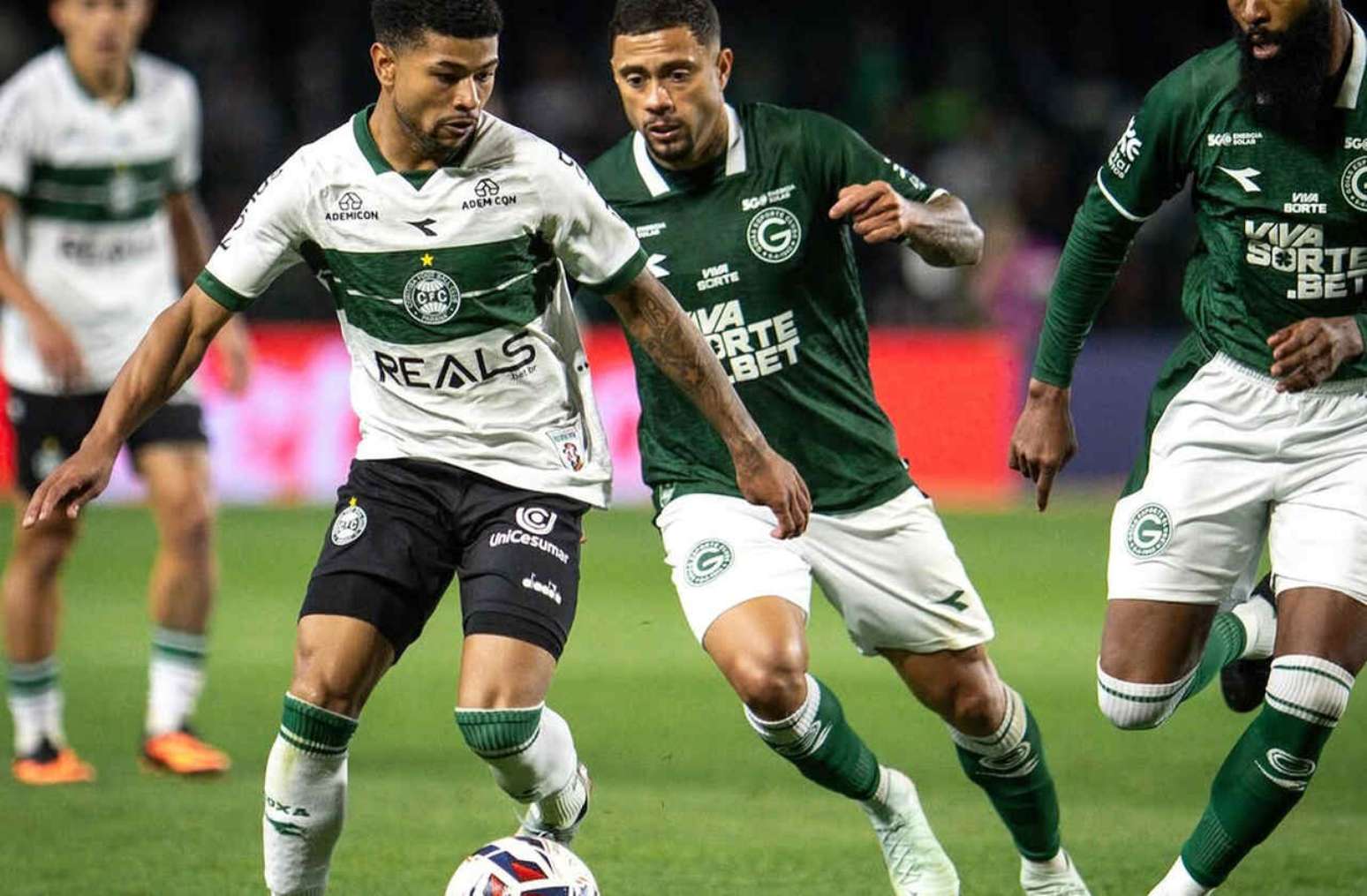 América-MG x Coritiba: onde assistir, escalações e arbitragem