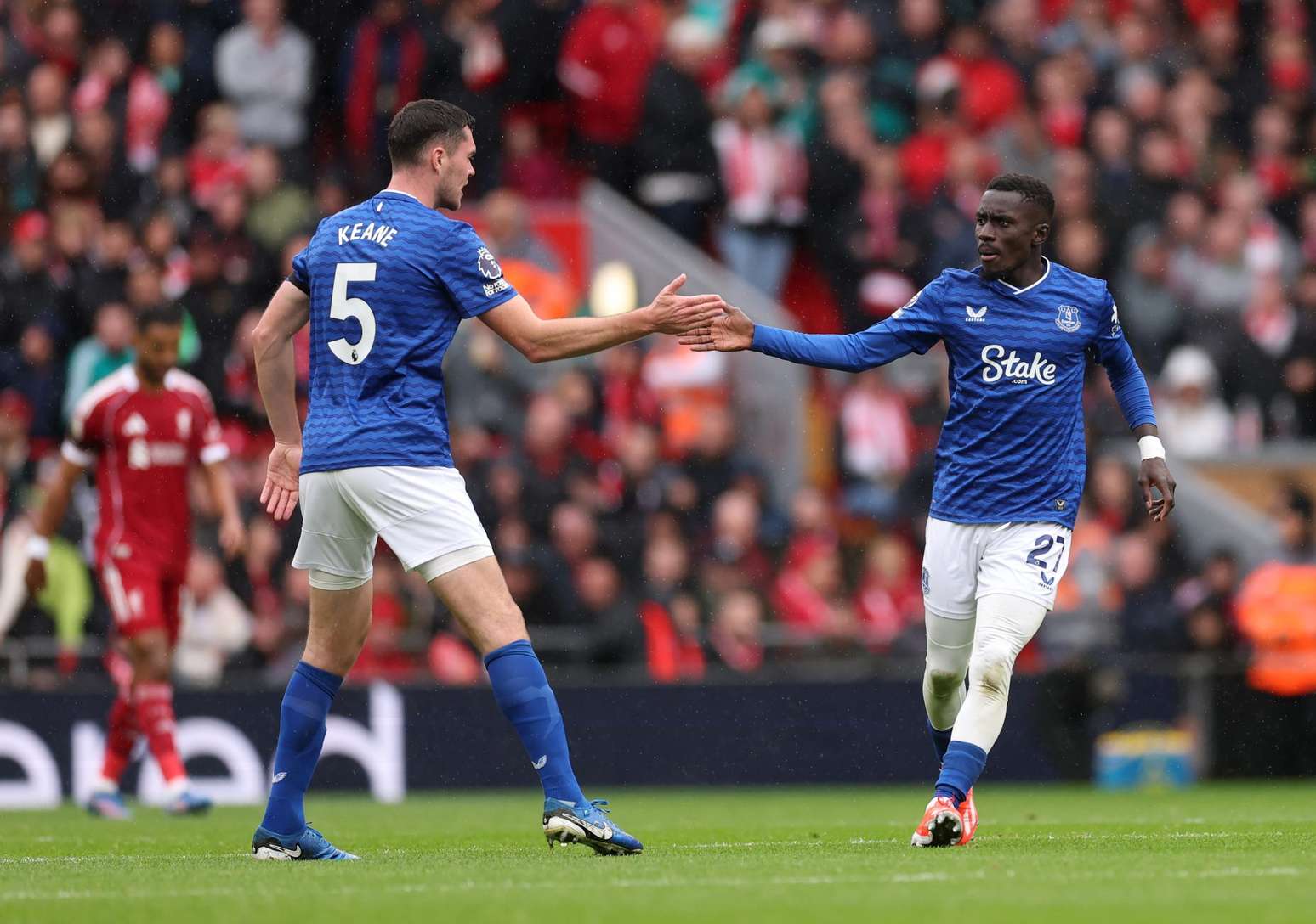 Liverpool vence o Everton no clássico e segue invicto na Premier League