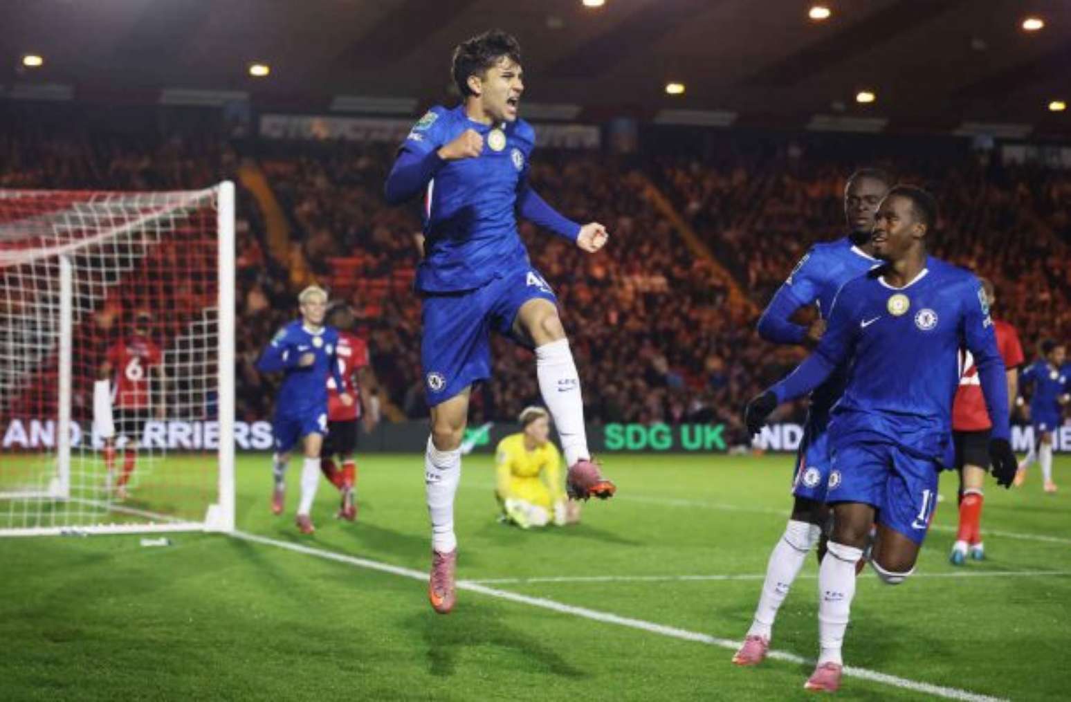 Chelsea toma susto, mas vira contra o Lincoln City e se classifica na ...