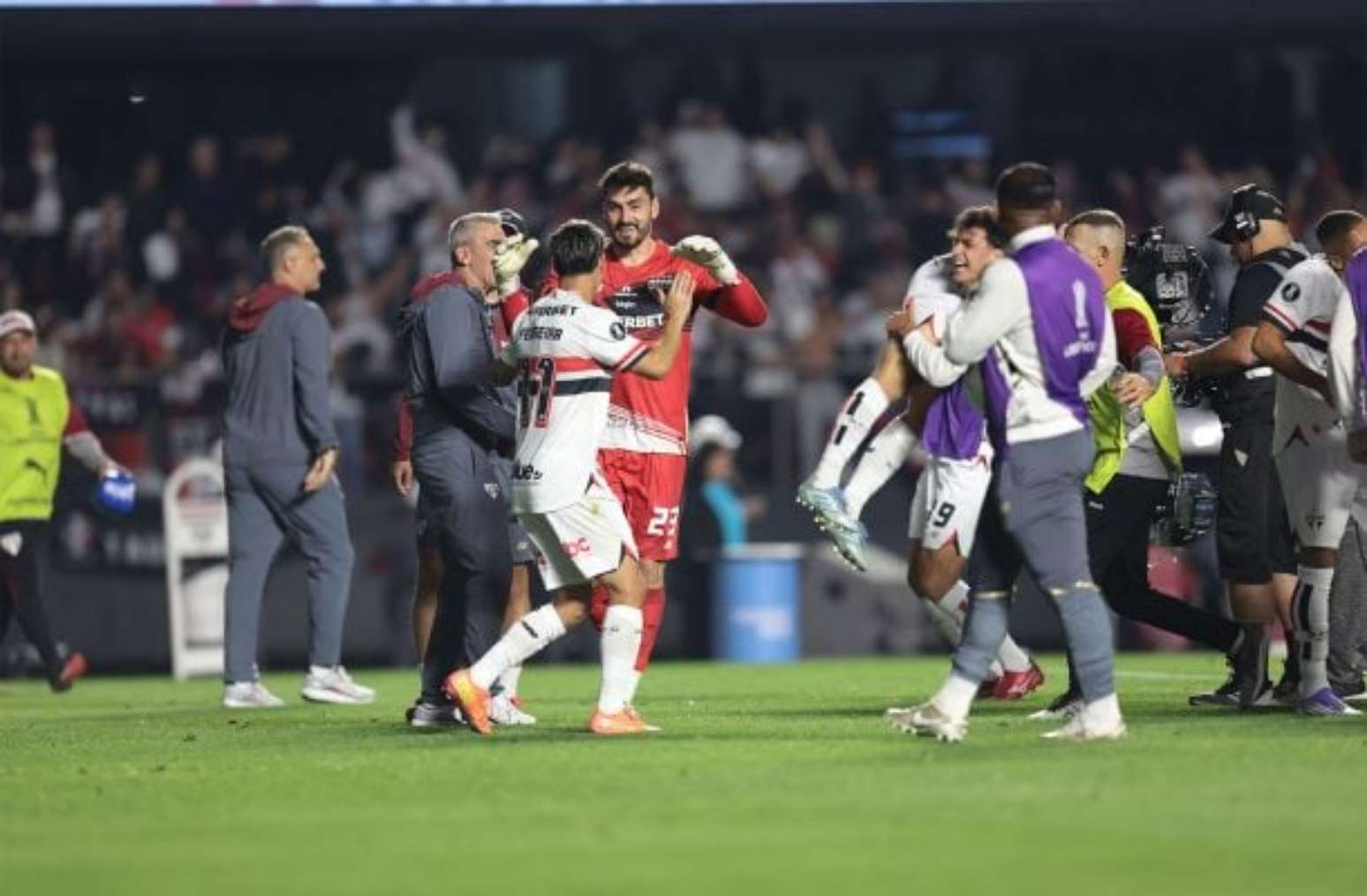 São Paulo joga por vaga na semifinal e por alívio financeiro na ...