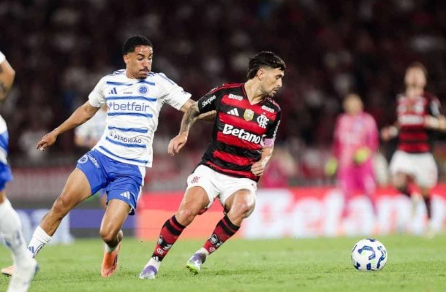 Flamengo x Cruzeiro registra recorde de público entre clubes no novo ...