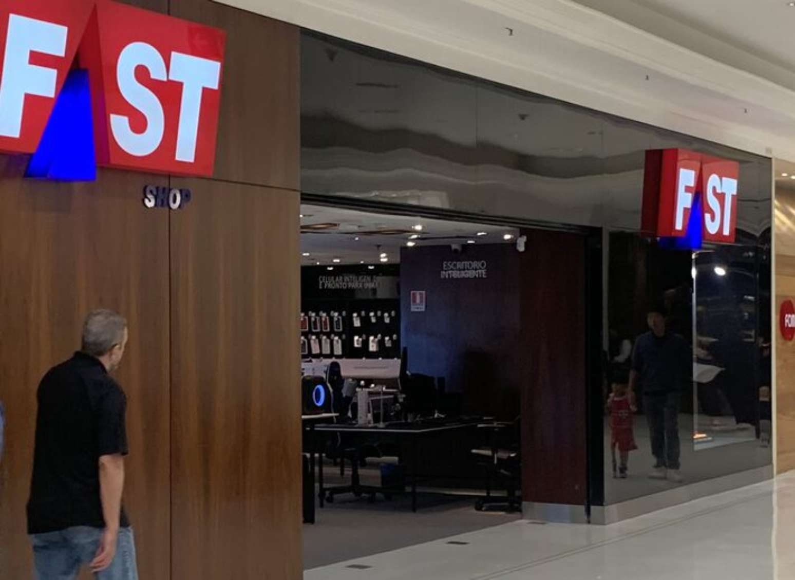 Fast Shop fecha 11 lojas e um centro de distribuição em reestruturação