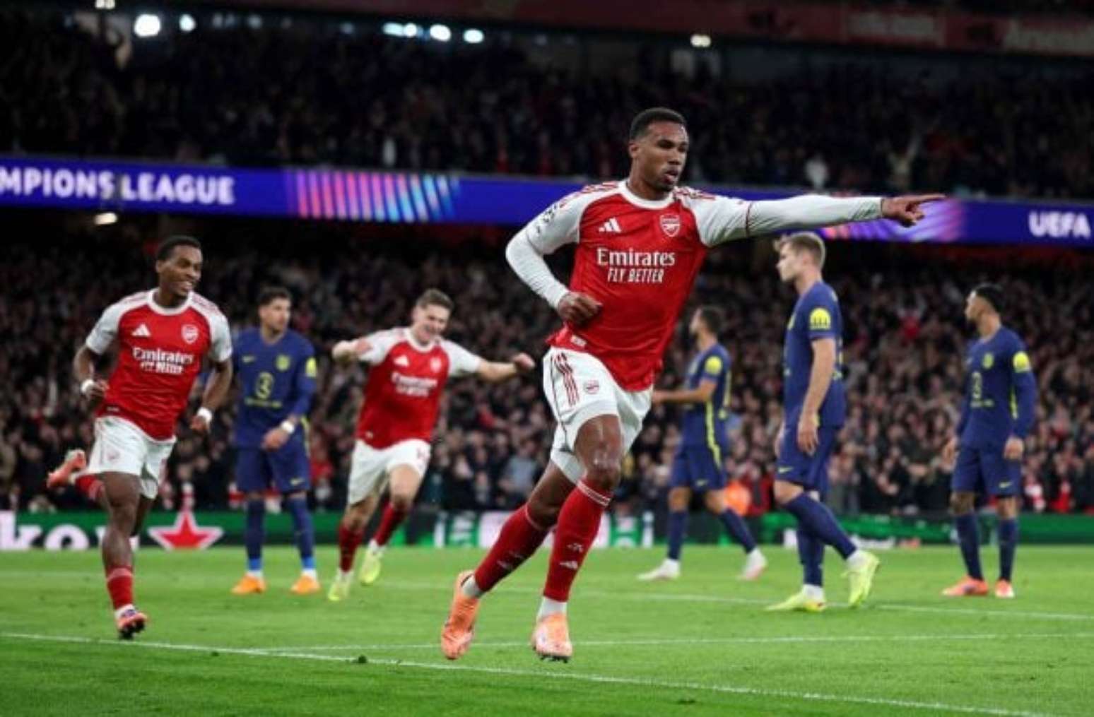 Arsenal goleia Atlético de Madrid com gols de brasileiros na Champions