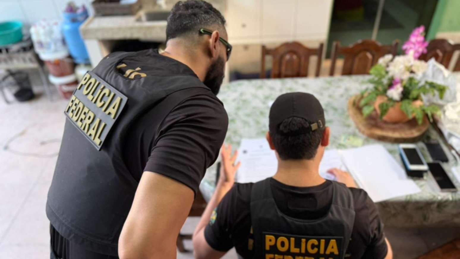 PF desarticula núcleo jurídico do Comando Vermelho em operação no Amazonas