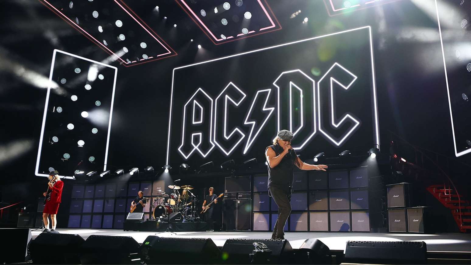 Assista ao AC/DC tocar 