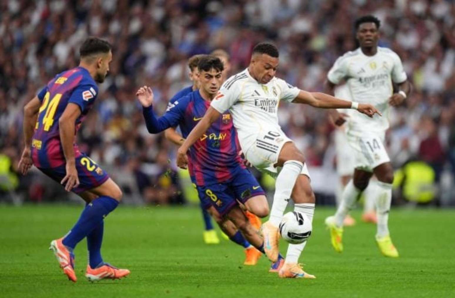 Barcelona e Real Madrid batem recorde de visualizações em aplicativo de ...