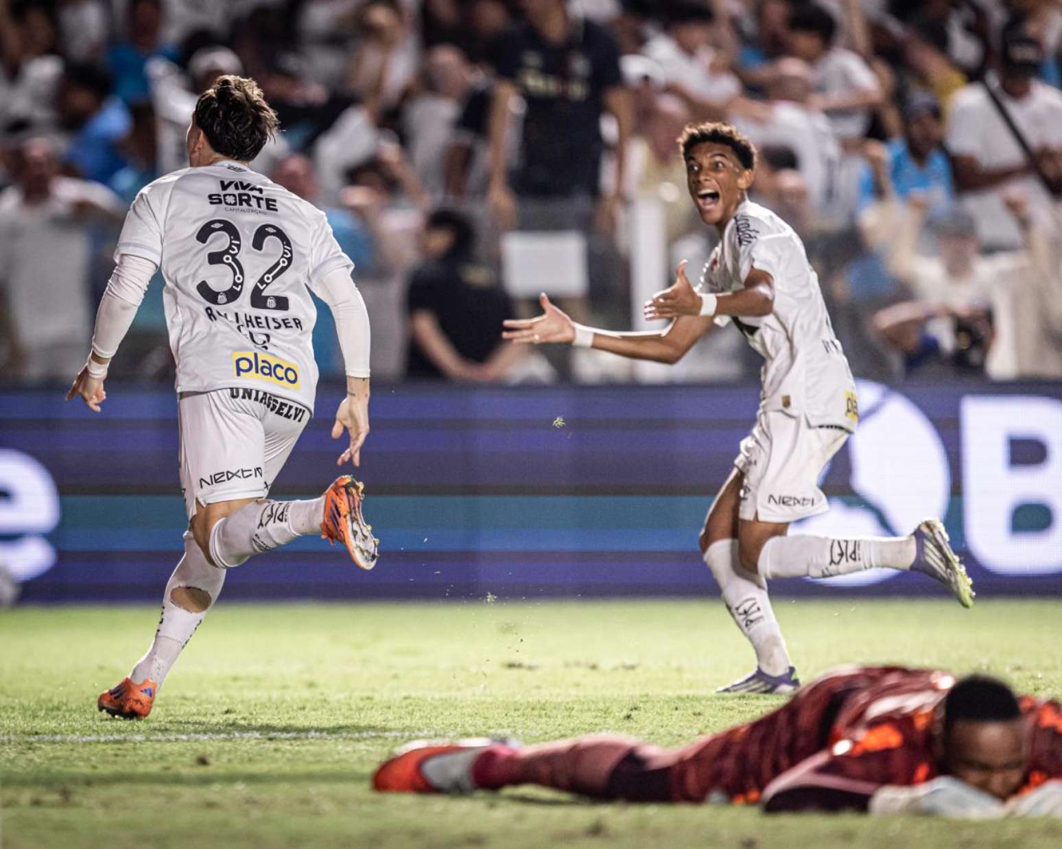 No final, Santos vence Palmeiras e sai da zona de rebaixamento