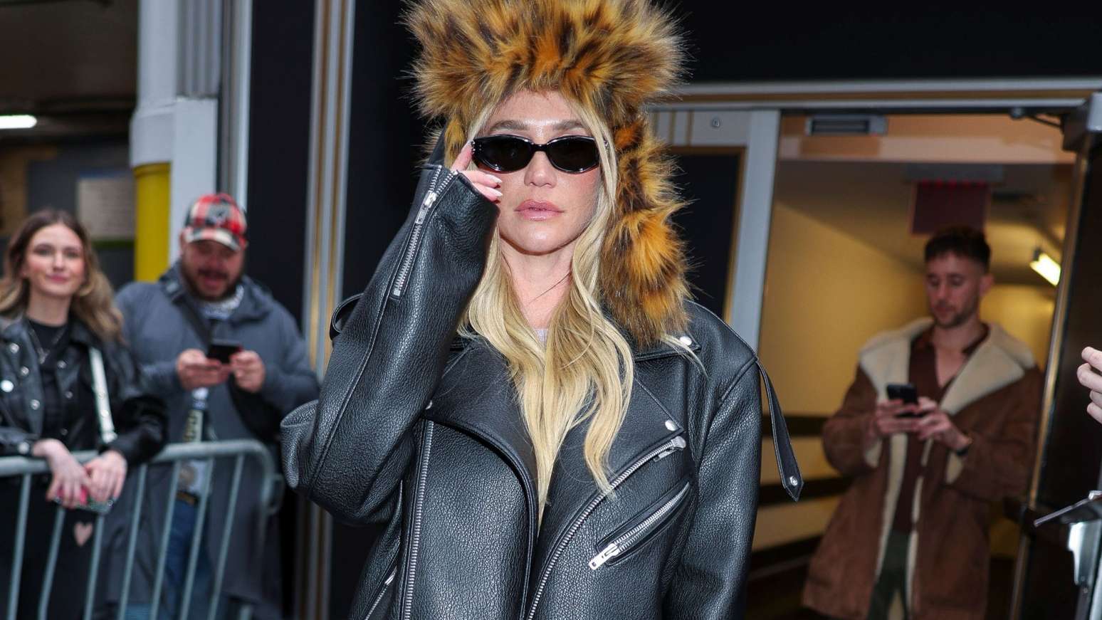 Kesha relembra início de carreira há 15 anos: 'Poderosa e destemida'