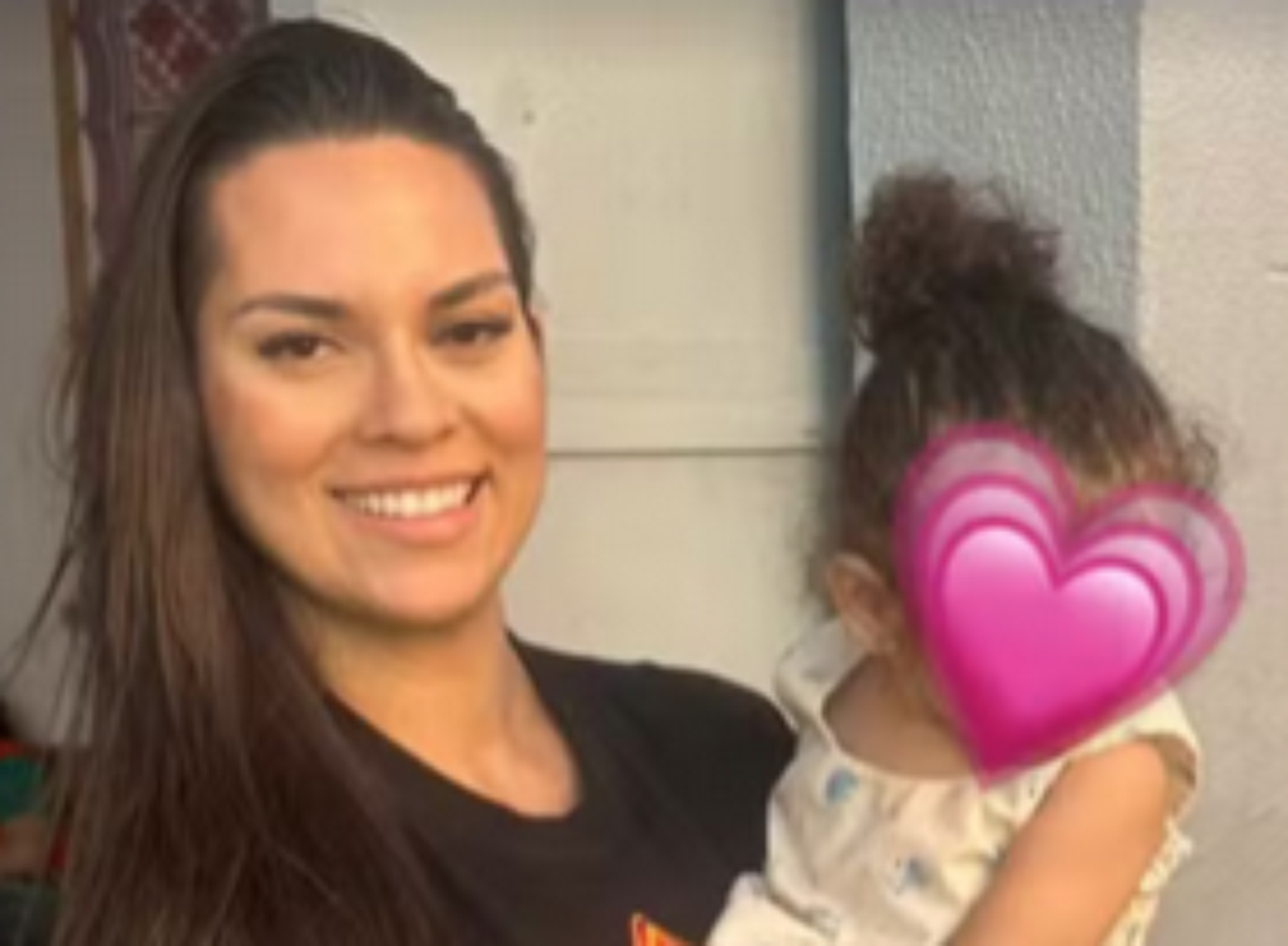 Bebê de 1 ano salva por policial após 2h trancada em carro em Fortaleza