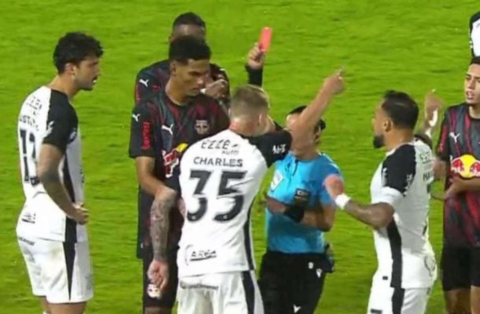 Corinthians acumula expulsões e é o segundo com mais cartões no Brasileirão