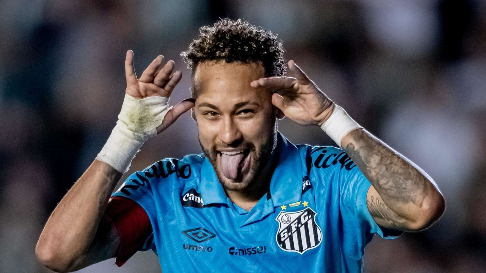 O poder de Neymar: quando a crítica grita e o elogio silencia