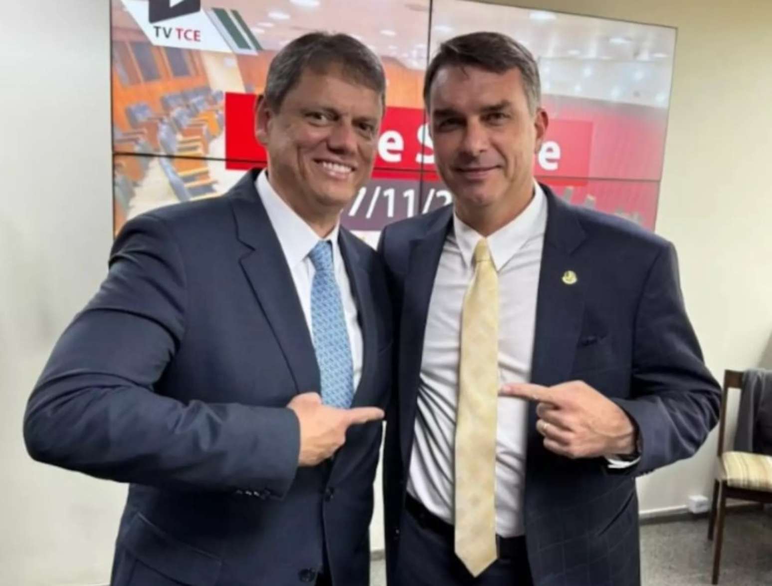 Fl Vio Bolsonaro Escolhido Por Jair Bolsonaro Para Presid Ncia Em 2026 Tarcisio 1iyhp2cm8f7e9 