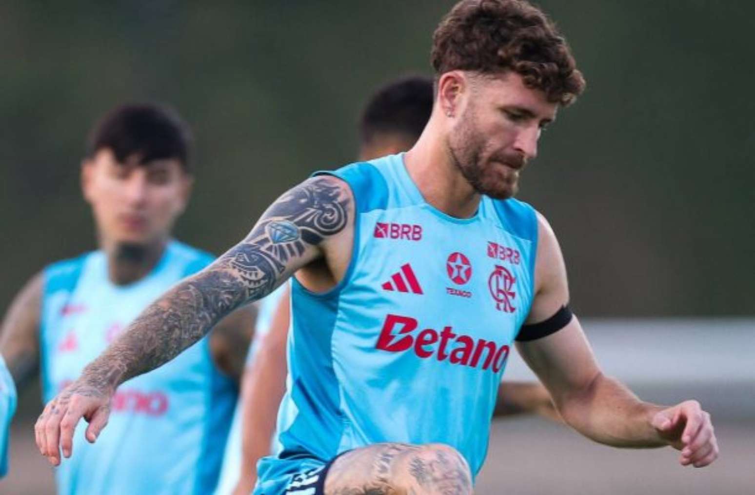 Em ótima fase no Flamengo, Léo Pereira vira alvo de novos clubes