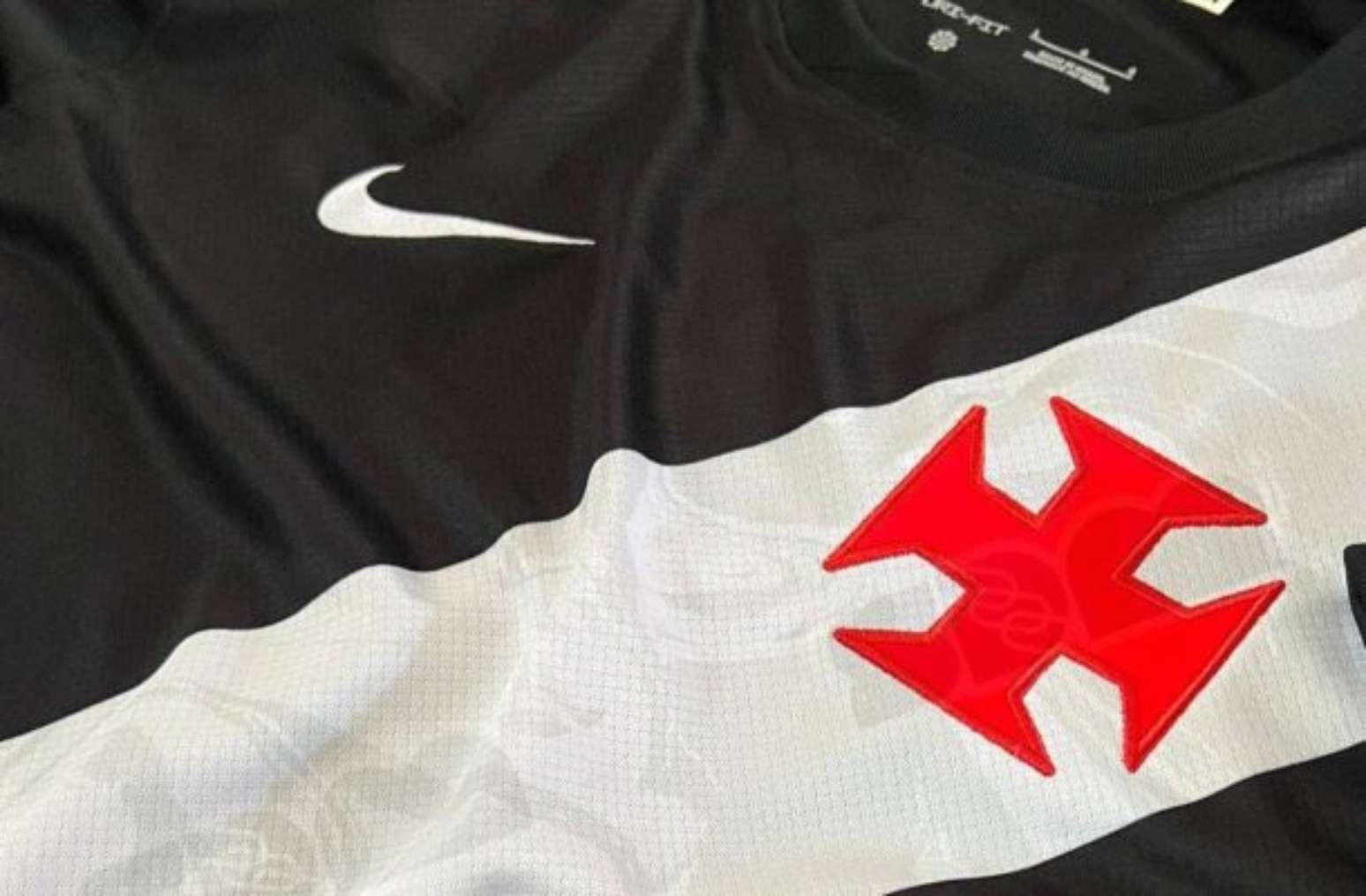 Suposta camisa do Vasco produzida pela Nike vaza; veja as fotos