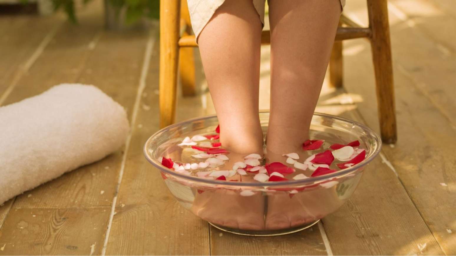 Escalda-pés: confira os benefícios da prática relaxante