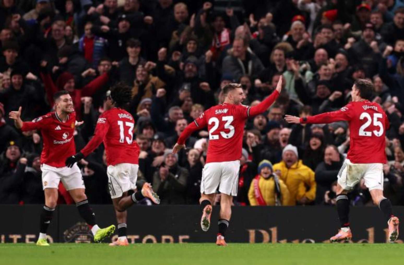 Burnley x Manchester United: onde assistir, escalações e arbitragem