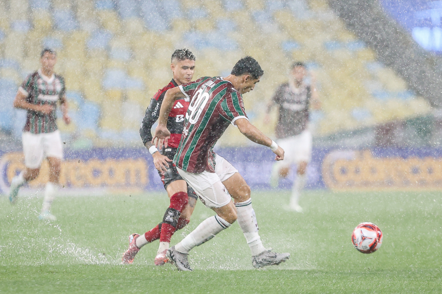 Fluminense vence clássico contra o Flamengo e chega a 3ª vitória no ...