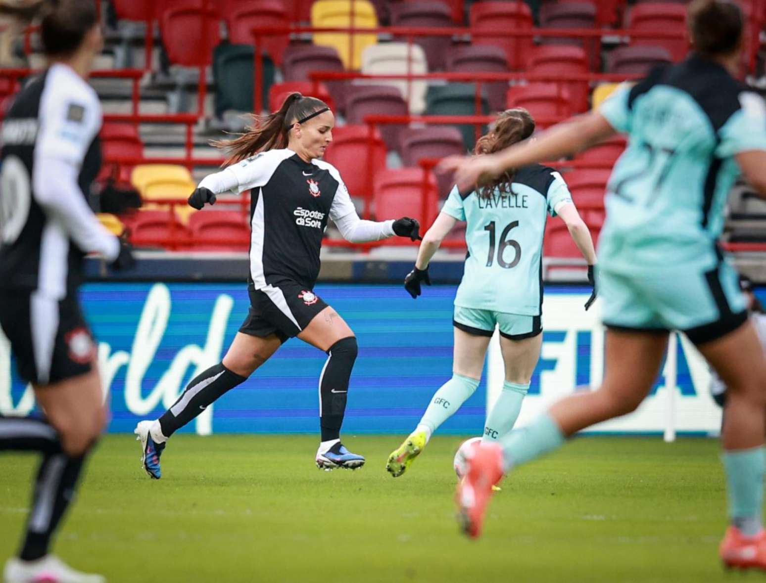 Corinthians feminino faz história e vai à final do Mundial