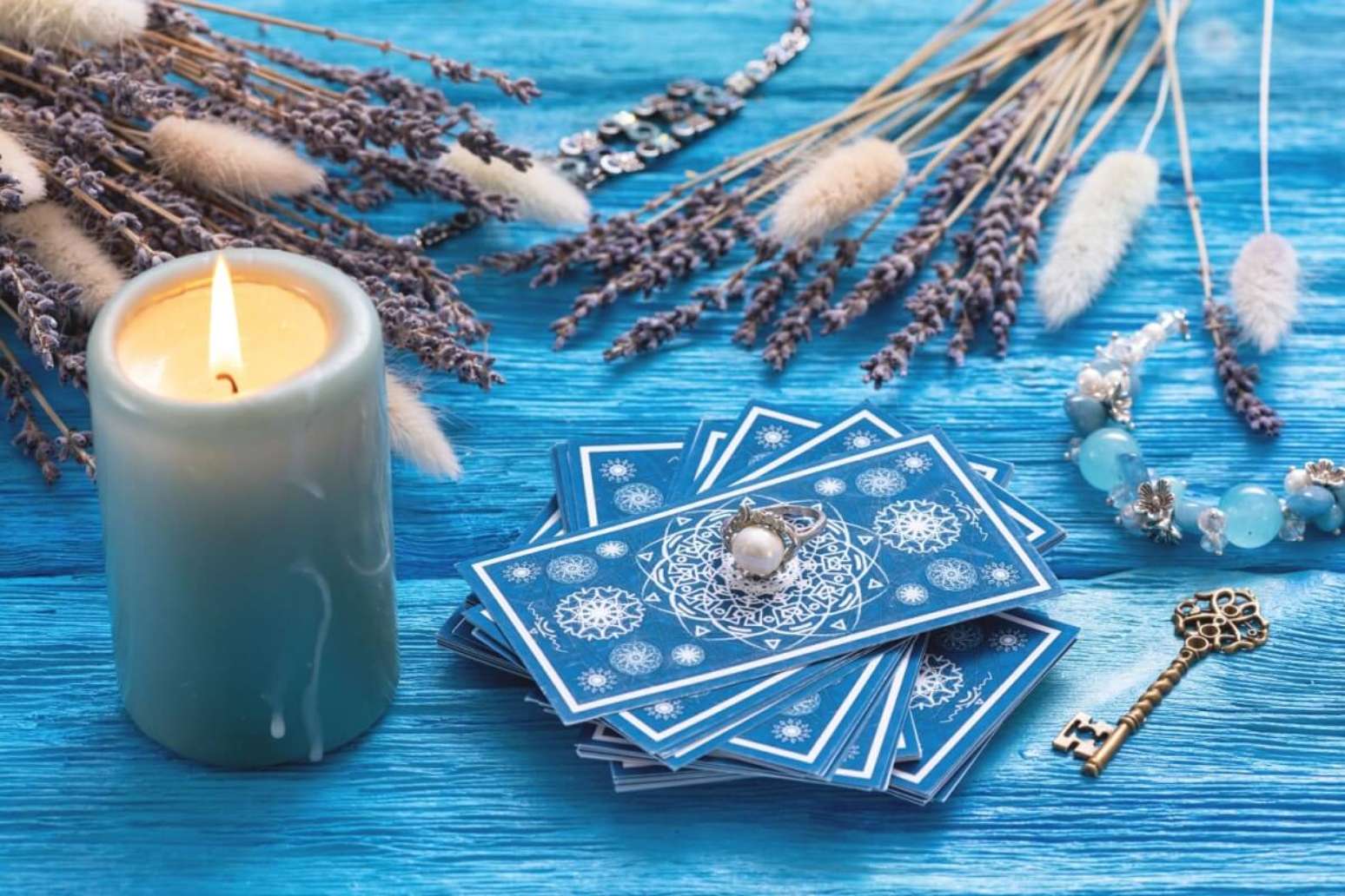 Tarot do dia: previsão para os 12 signos em 12/02/2026