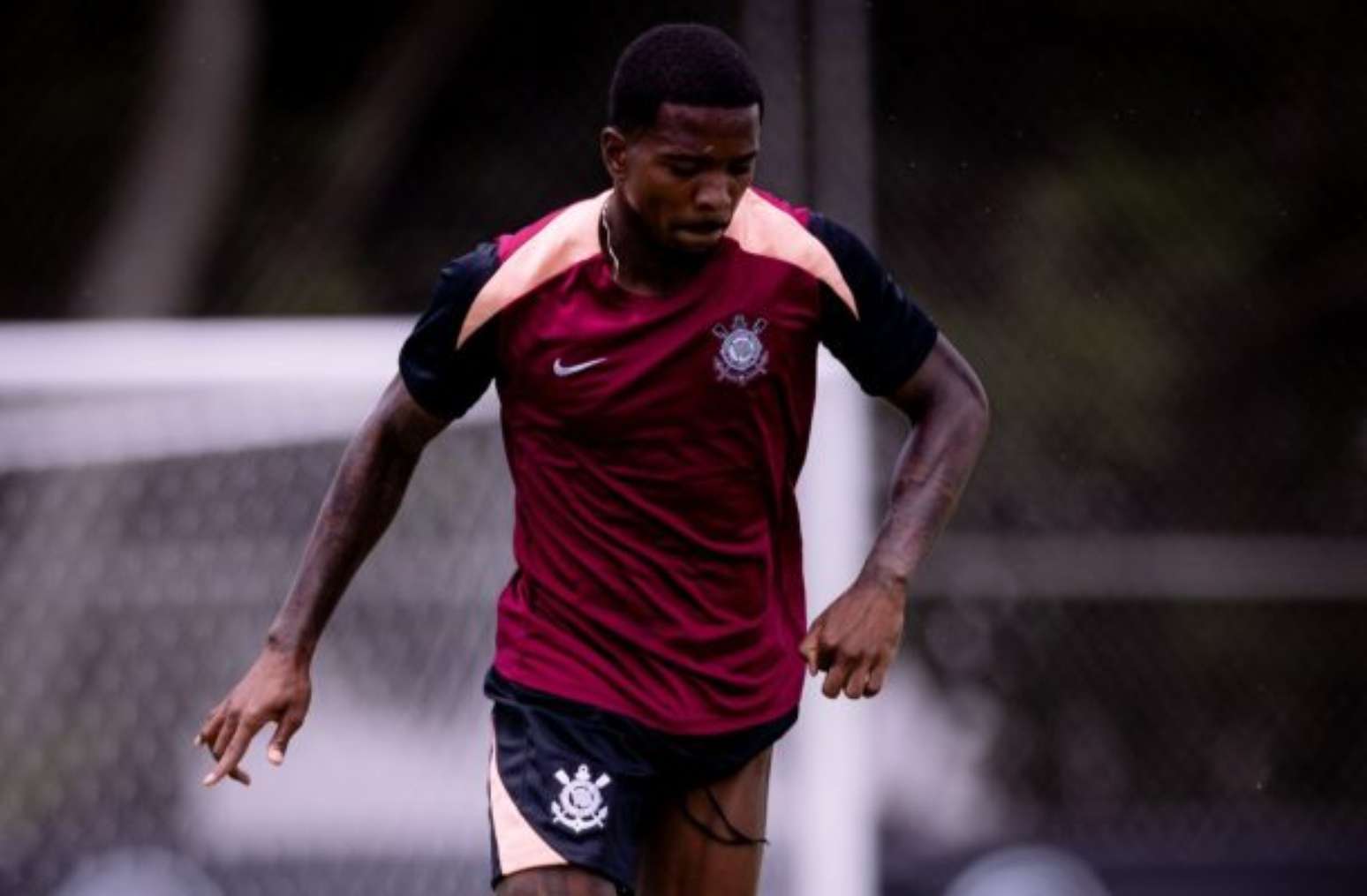 Corinthians encaminha saída de Cacá para o Vitória