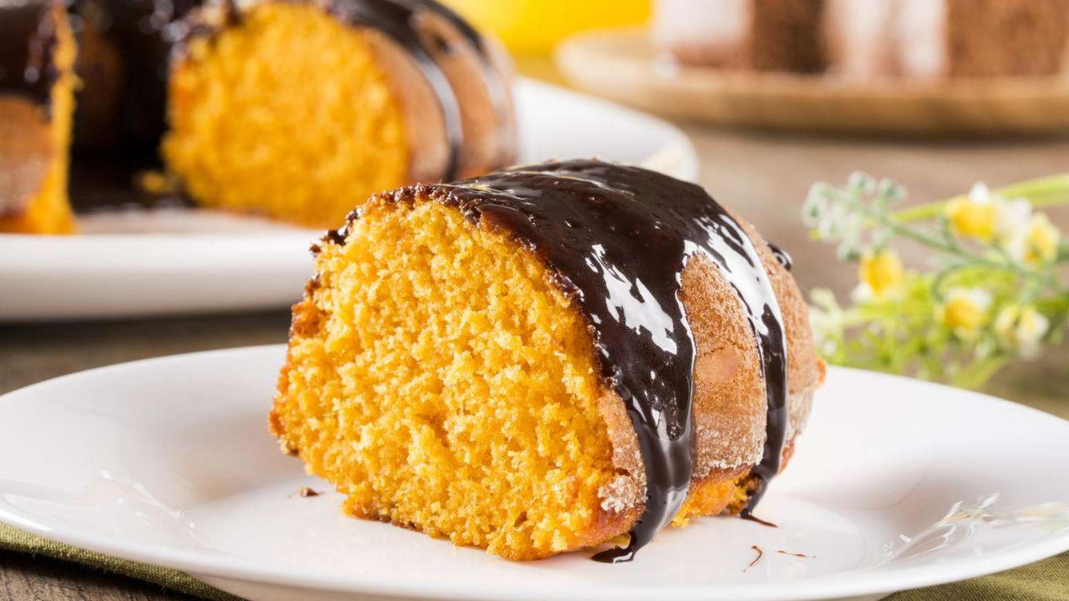 Bolo de cenoura fofinho: a receita que não sola nunca