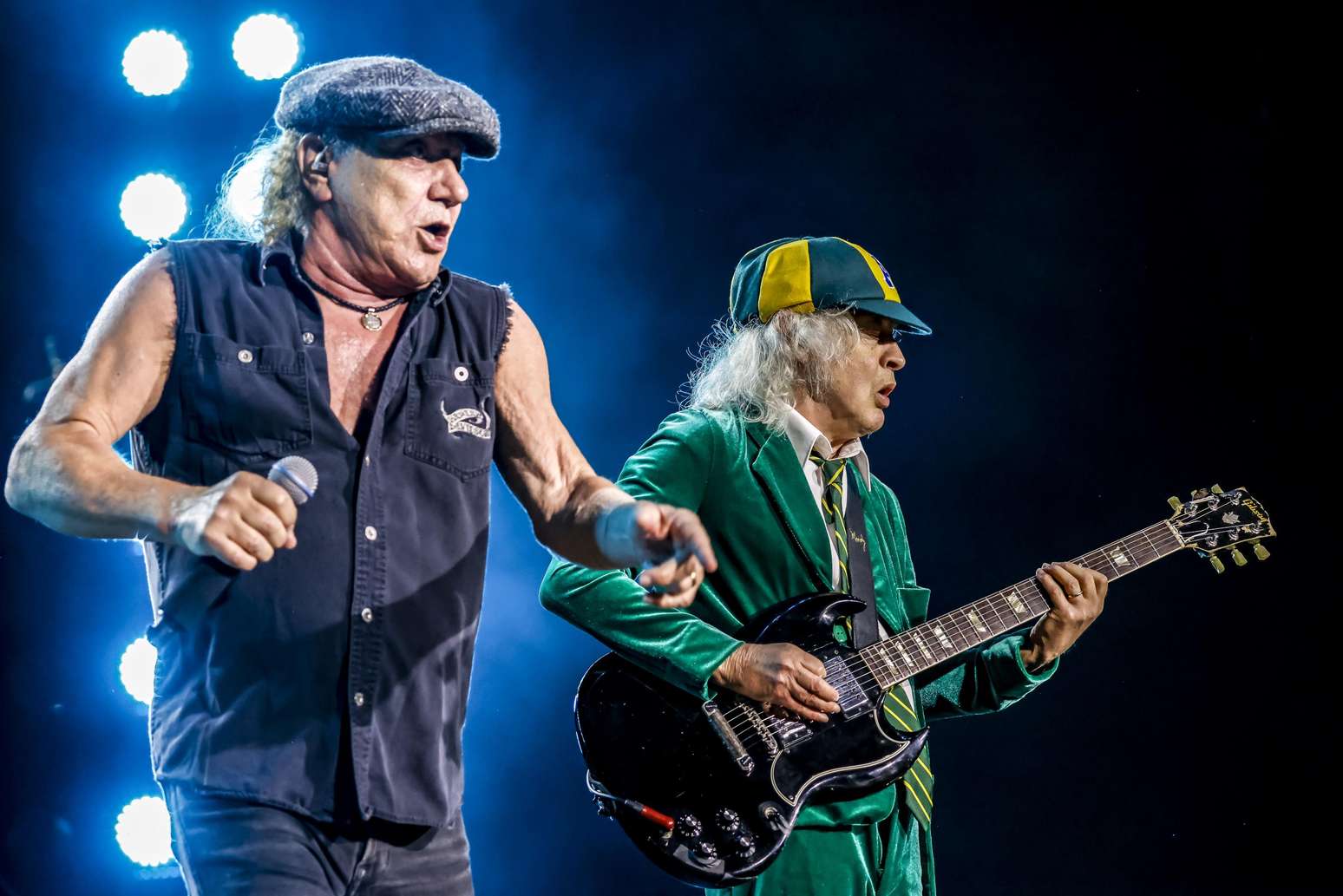 AC/DC prova que idade é só um número e ‘incendeia’ MorumBis em primeiro ...