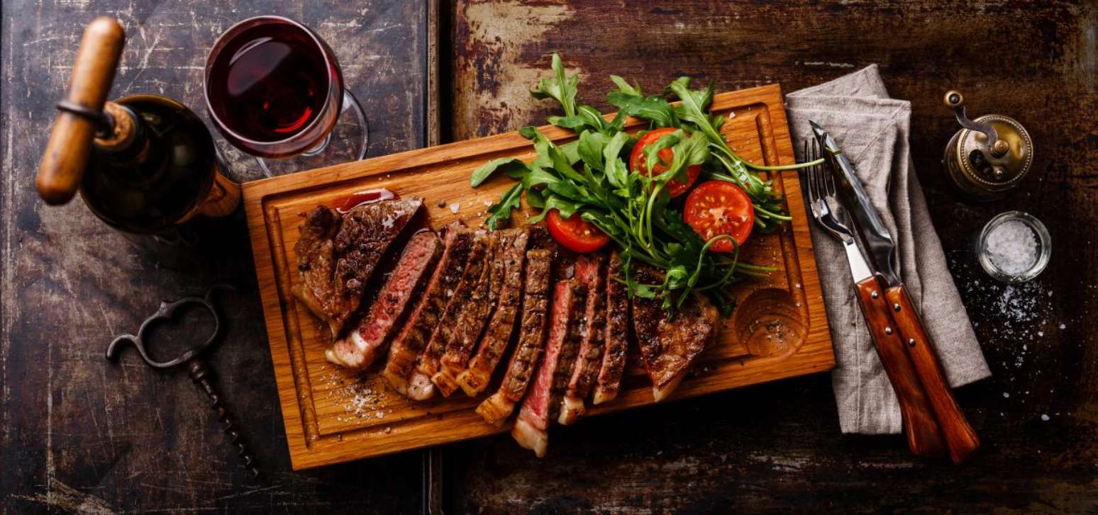 Pouca gente sabe, mas esse truque deixa o bife muito mais macio; vem ver