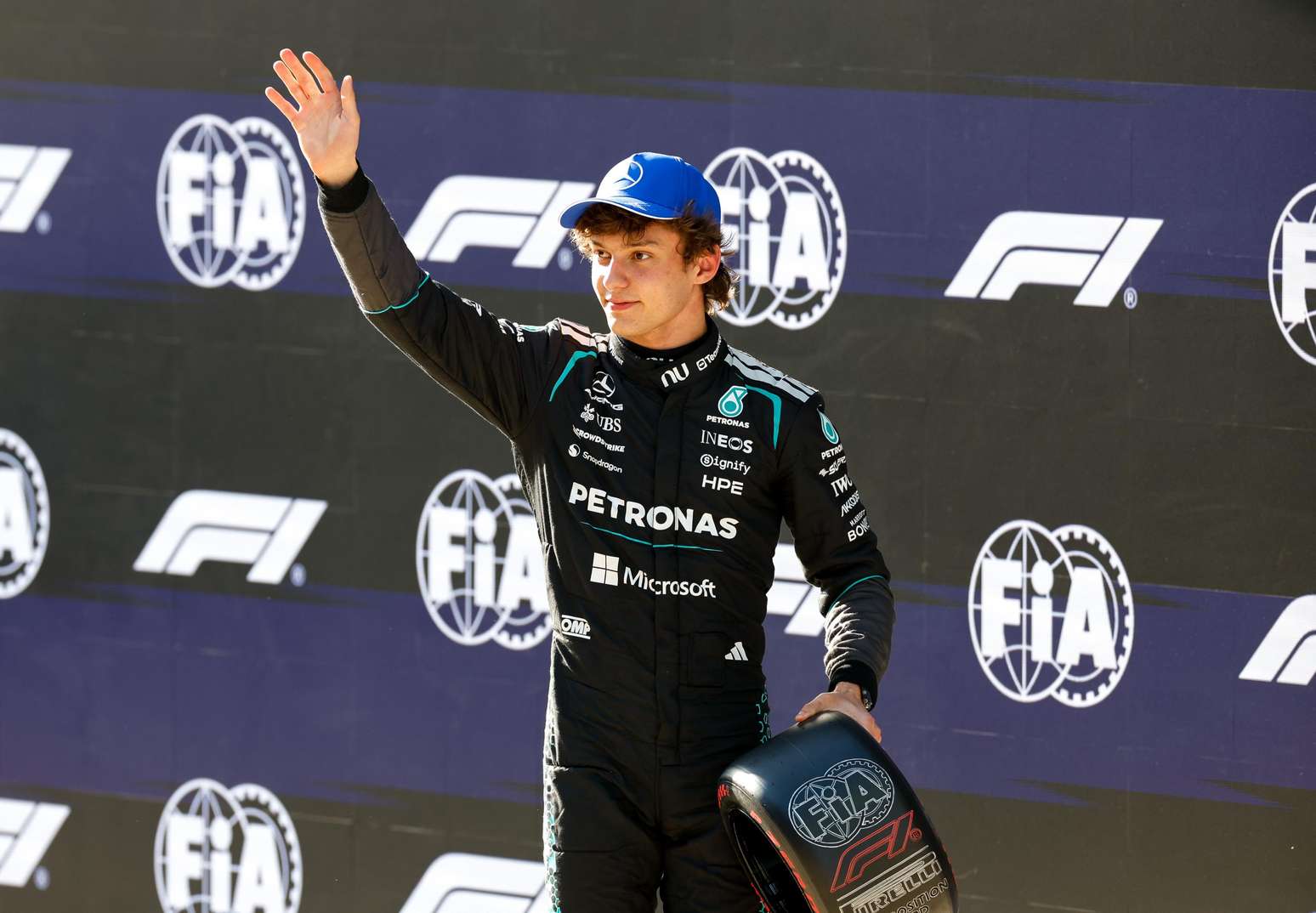 f1-antonelli-quebra-recorde-e-faz-hist-ria-em-xangai-com-pole-in-dita