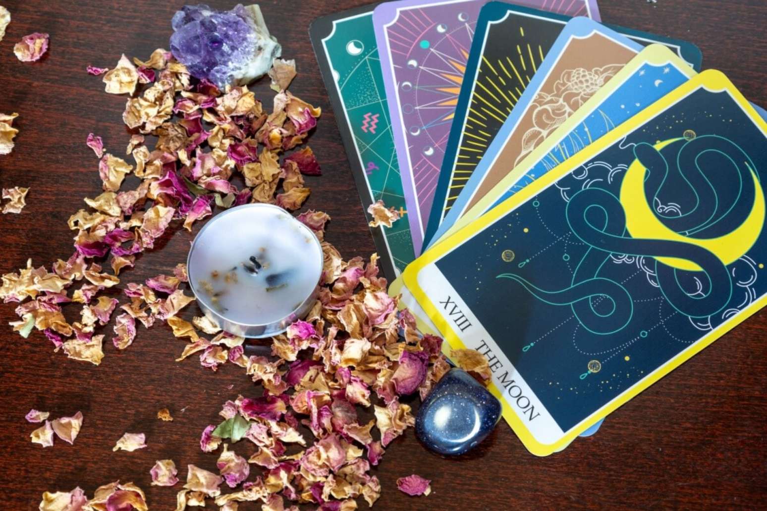 Tarot do dia: previsão para os 12 signos em 15/03/2026