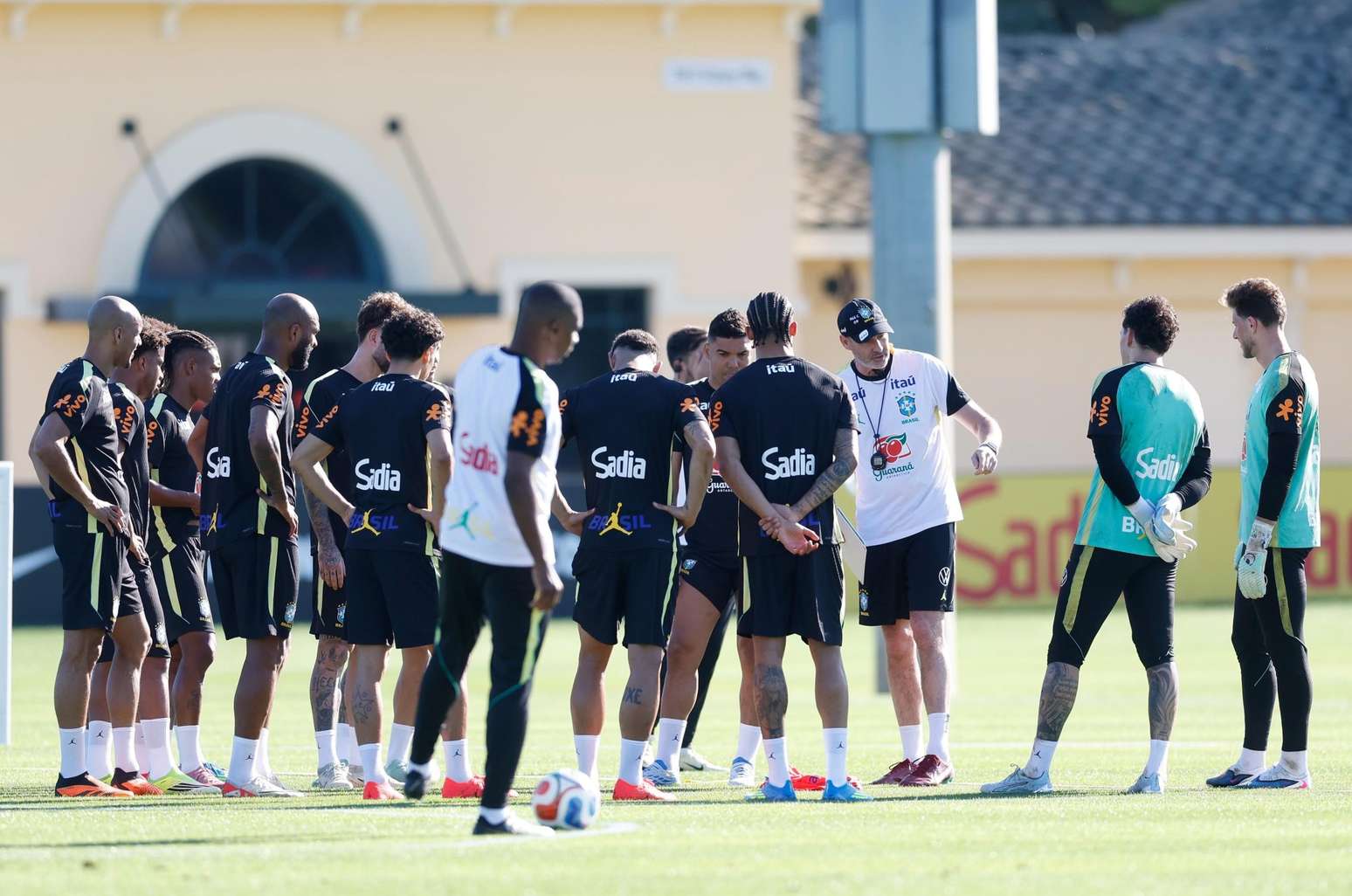 Astro da Seleção Brasileira pode jogar ao lado de Messi na MLS