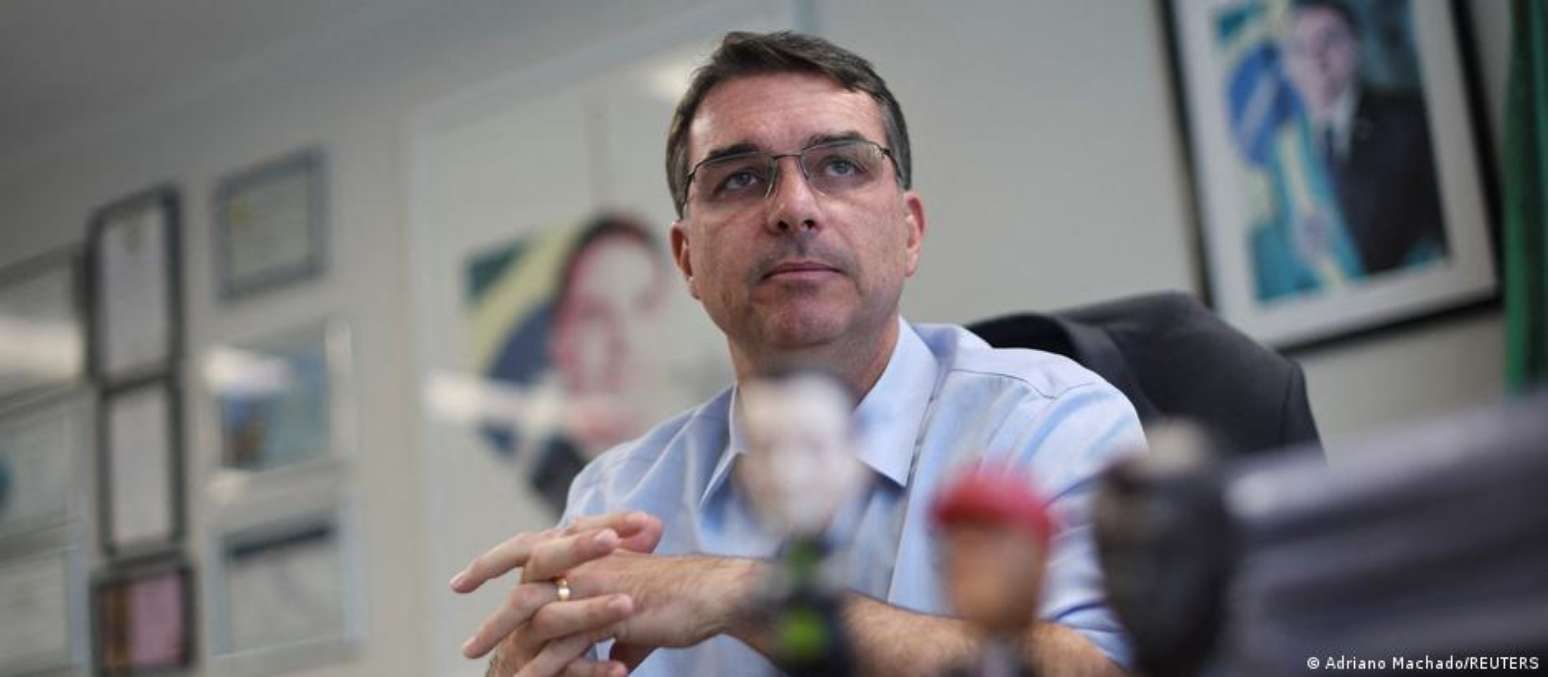 Flávio Bolsonaro pediu R$ 134 milhões a Vorcaro para filme sobre Jair ...