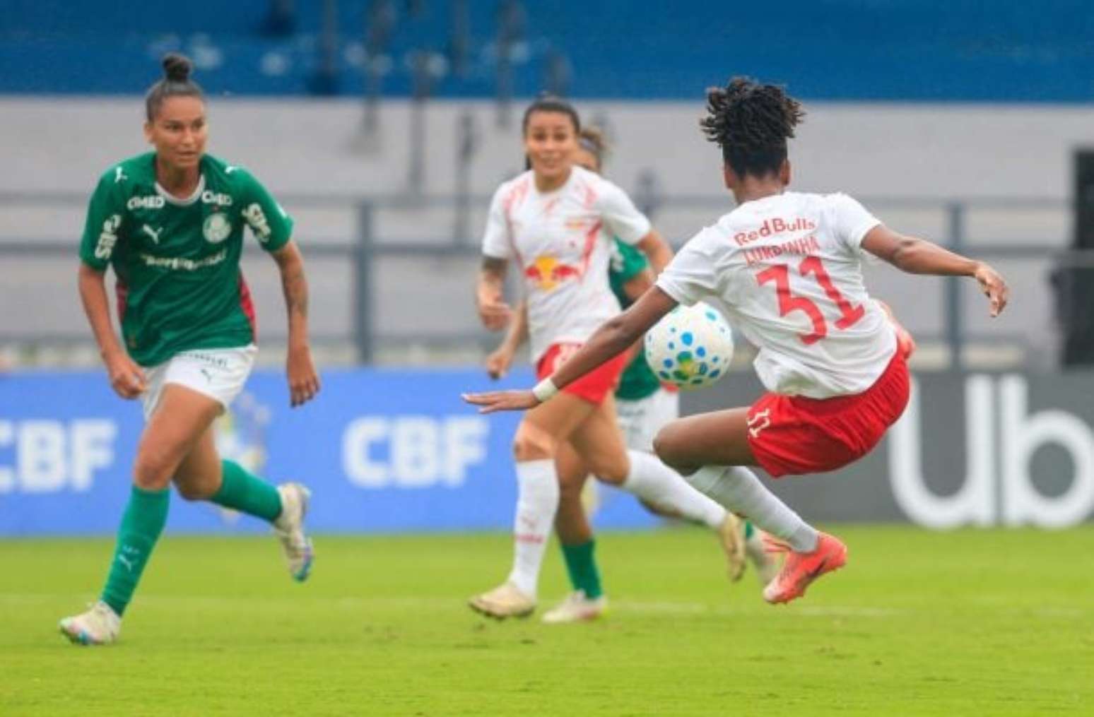 Palmeiras bate Bragantino e assume a liderança provisória do ...