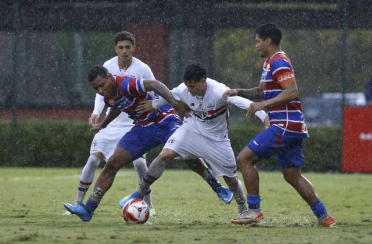 FORA DO RISCO! São Paulo vence o Fortaleza e garante permanência na elite do Brasileiro Sub-20