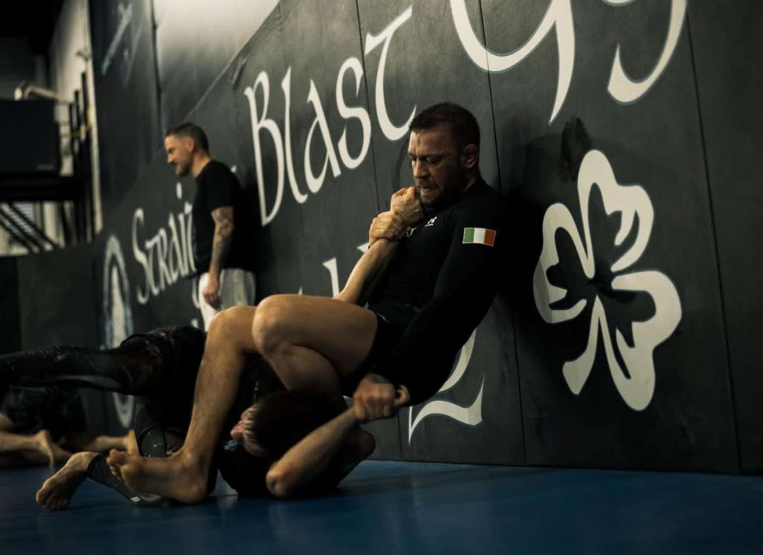 Proximo Ufc Conor McGregor revela cirurgia no joelho após lesão no UFC 329: