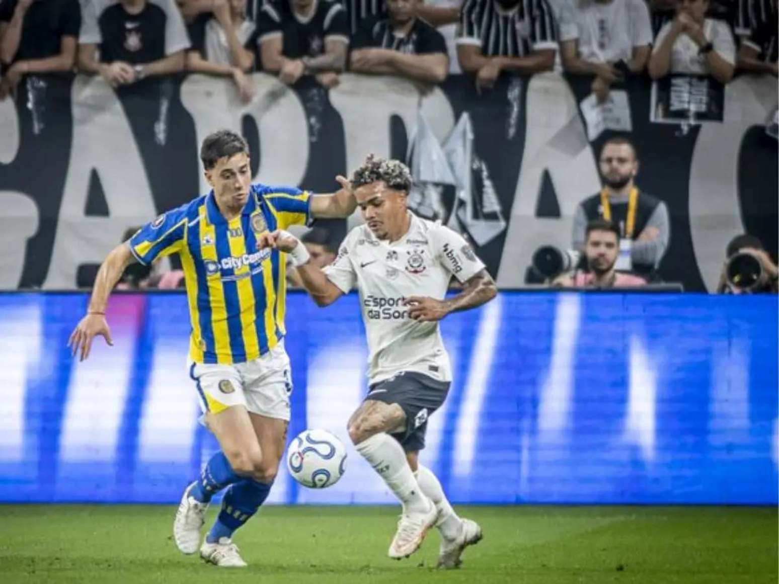 Memphis cobra falta, Breno Bidon marca e classifica o Corinthians